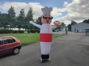 mascotte gonflable dynamique pizzaiolo