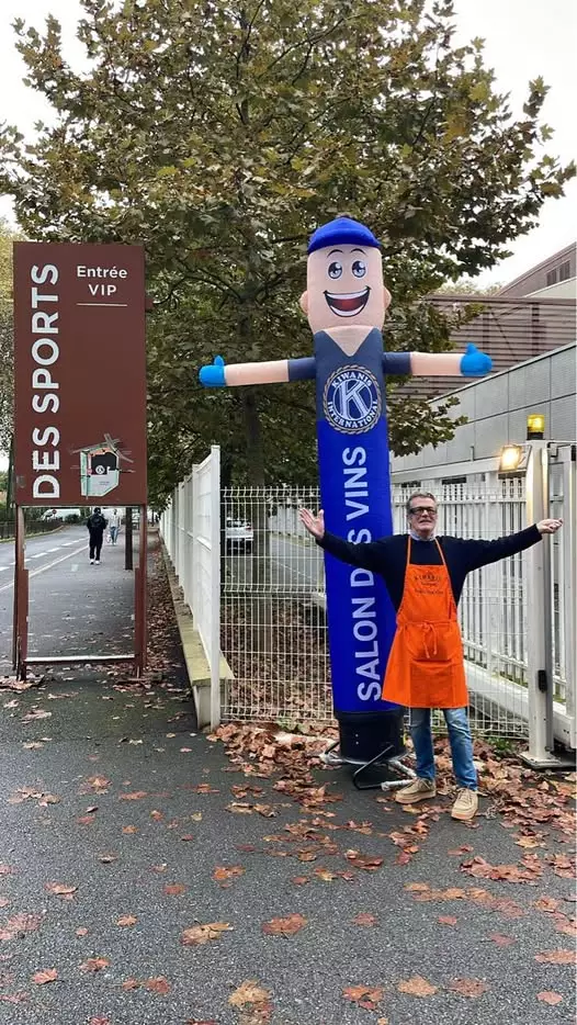bonhomme gonflable indicateur kiwanis bourges