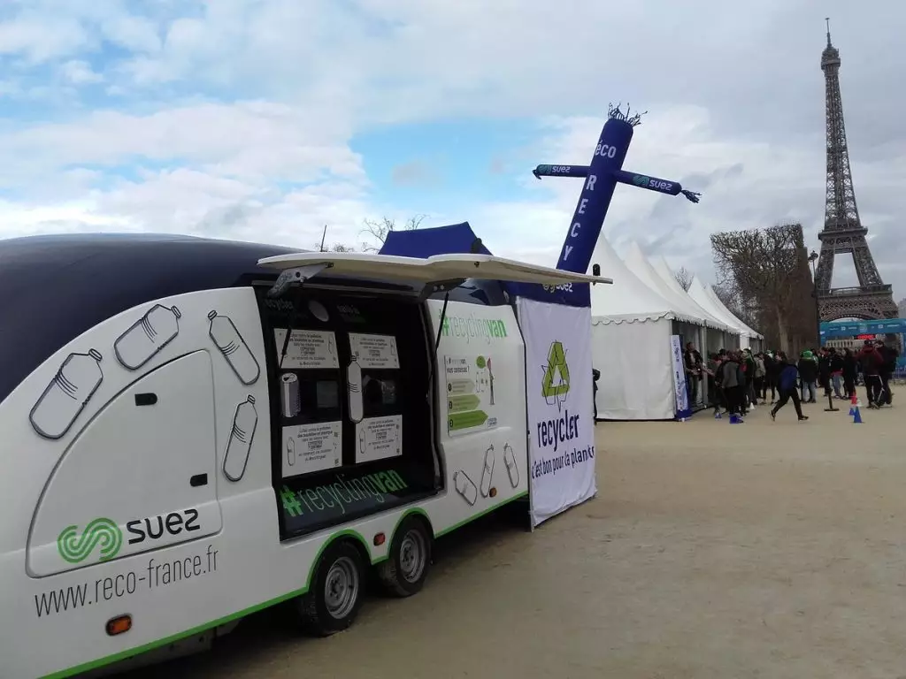 skydancer gonflable suez