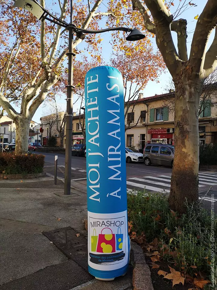 Totem publicitaire gonflable mirashop